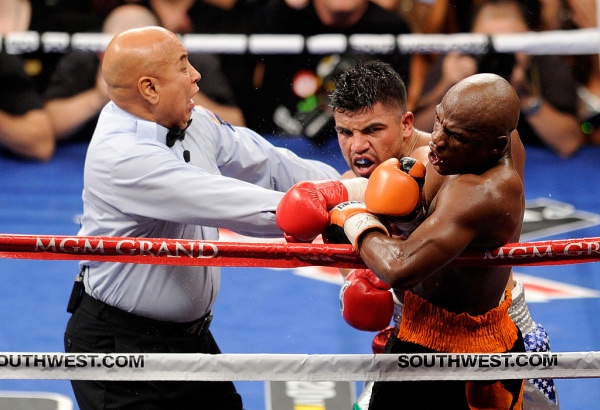Floyd Mayweather Jr. v Victor Ortiz