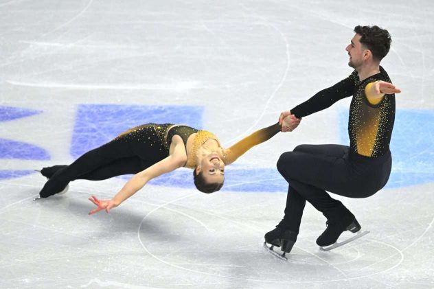 aop_hockeannika_kunkelrobert30.3E43RCX